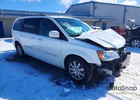 2016 Chrysler Town & Country Touring z USA, uszkodzony, nr VIN 2C4RC1BG0GR245699